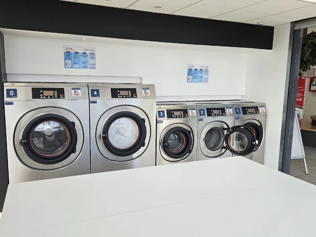 Laverie Revolution Laundry - photo 2